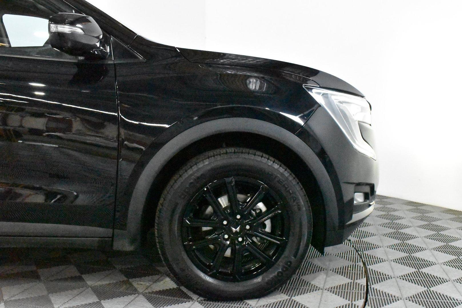 2024 Mahindra XUV700 AX7L Black Edition — photo 18
