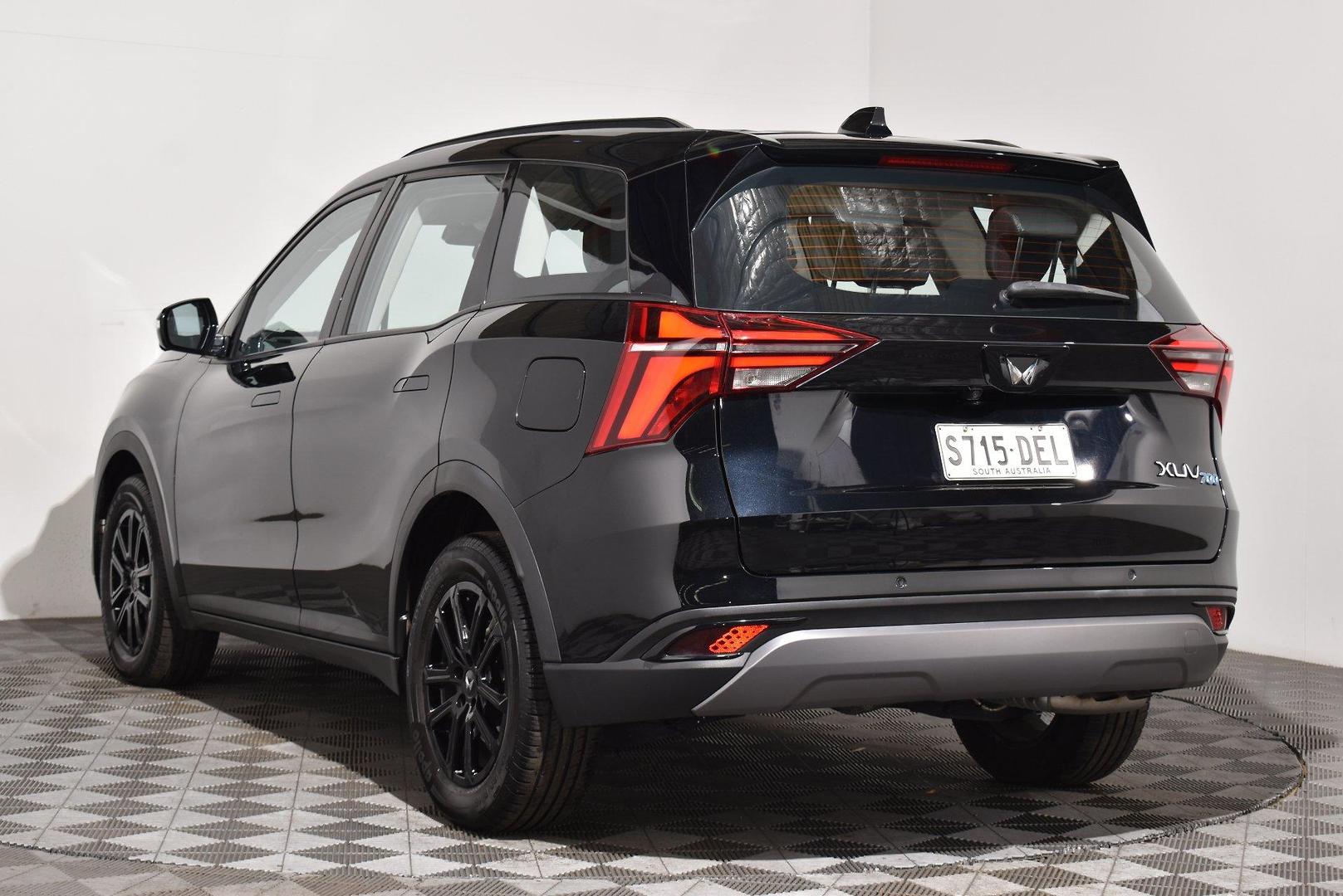 2024 Mahindra XUV700 AX7L Black Edition — photo 2