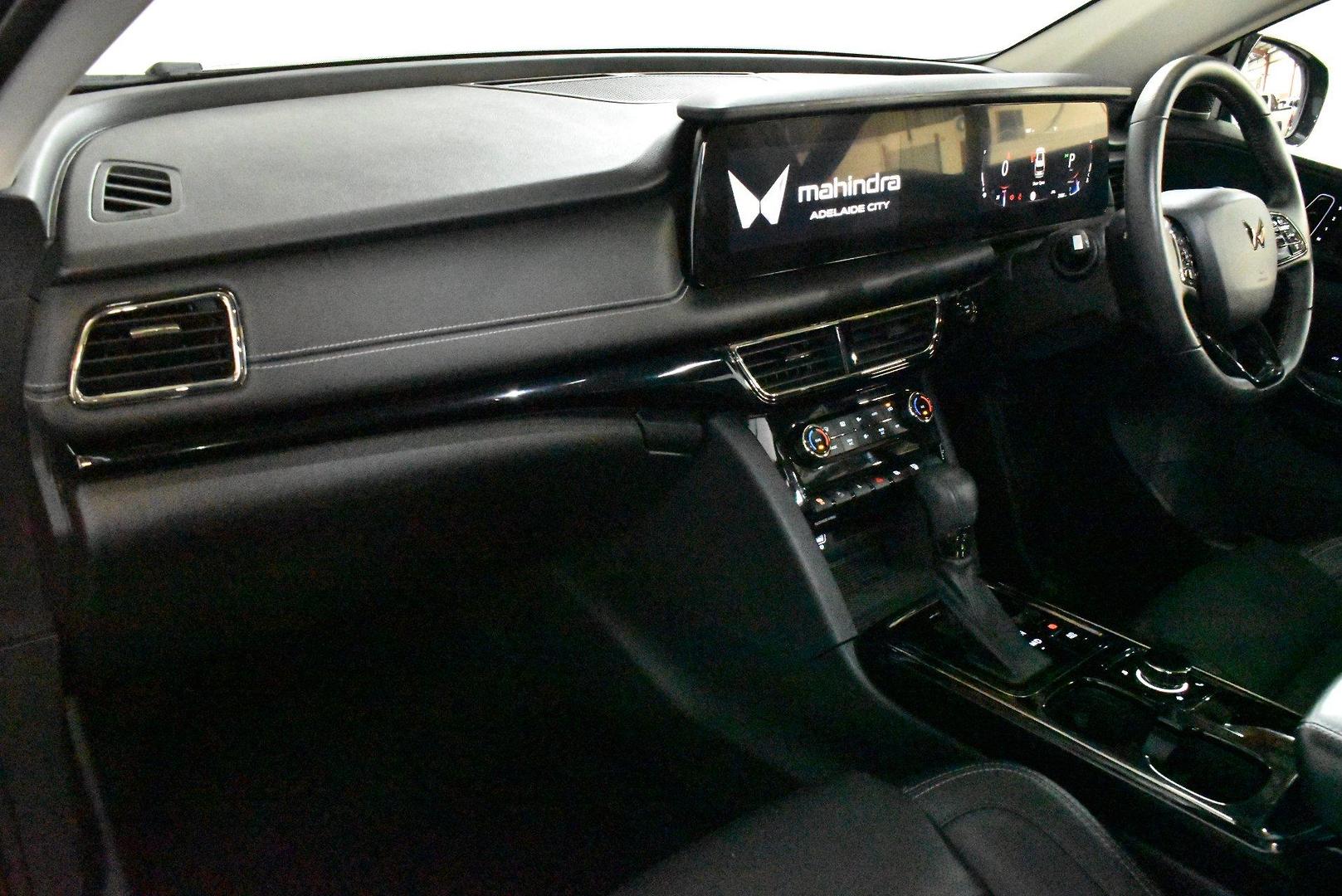 2024 Mahindra XUV700 AX7L Black Edition — photo 6