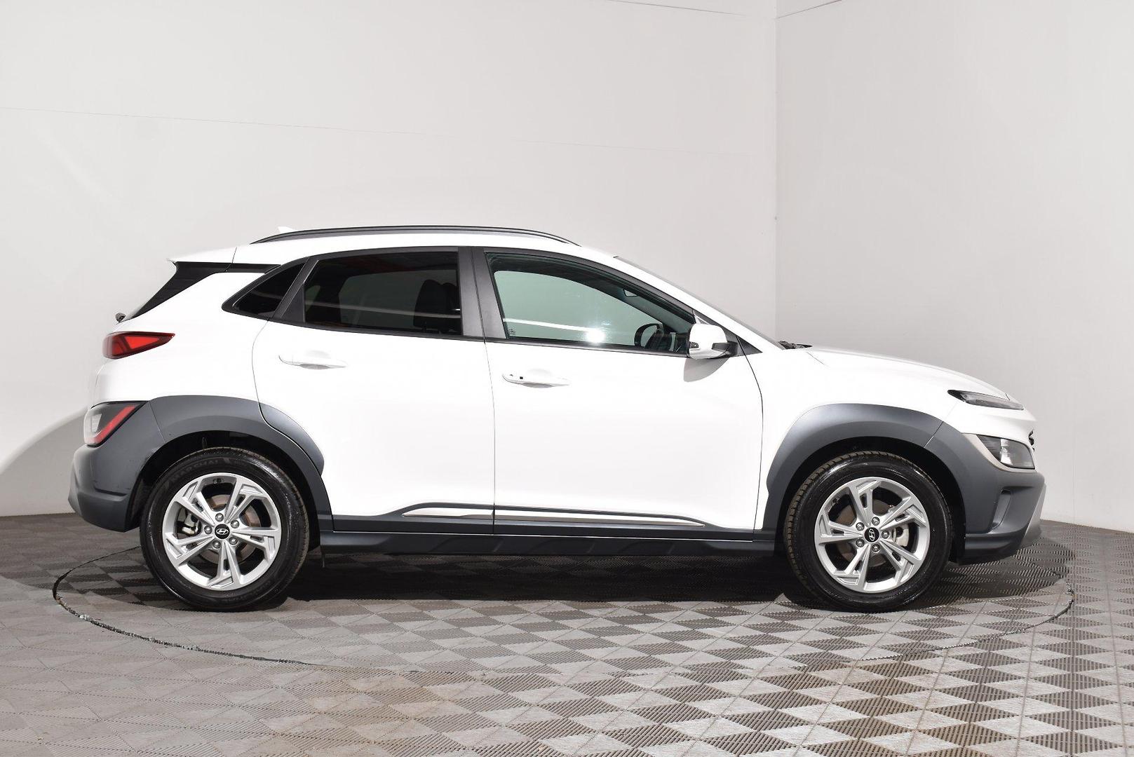 2022 Hyundai Kona Elite — photo 10 of 27