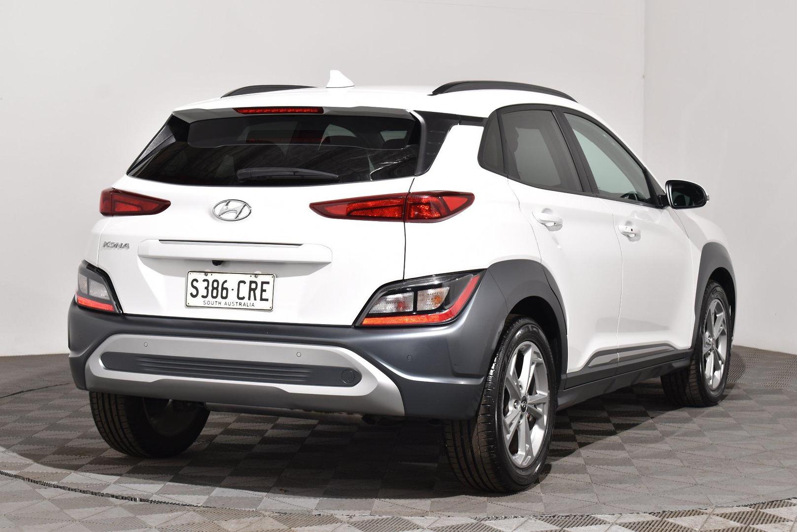 2022 Hyundai Kona Elite — photo 14 of 27