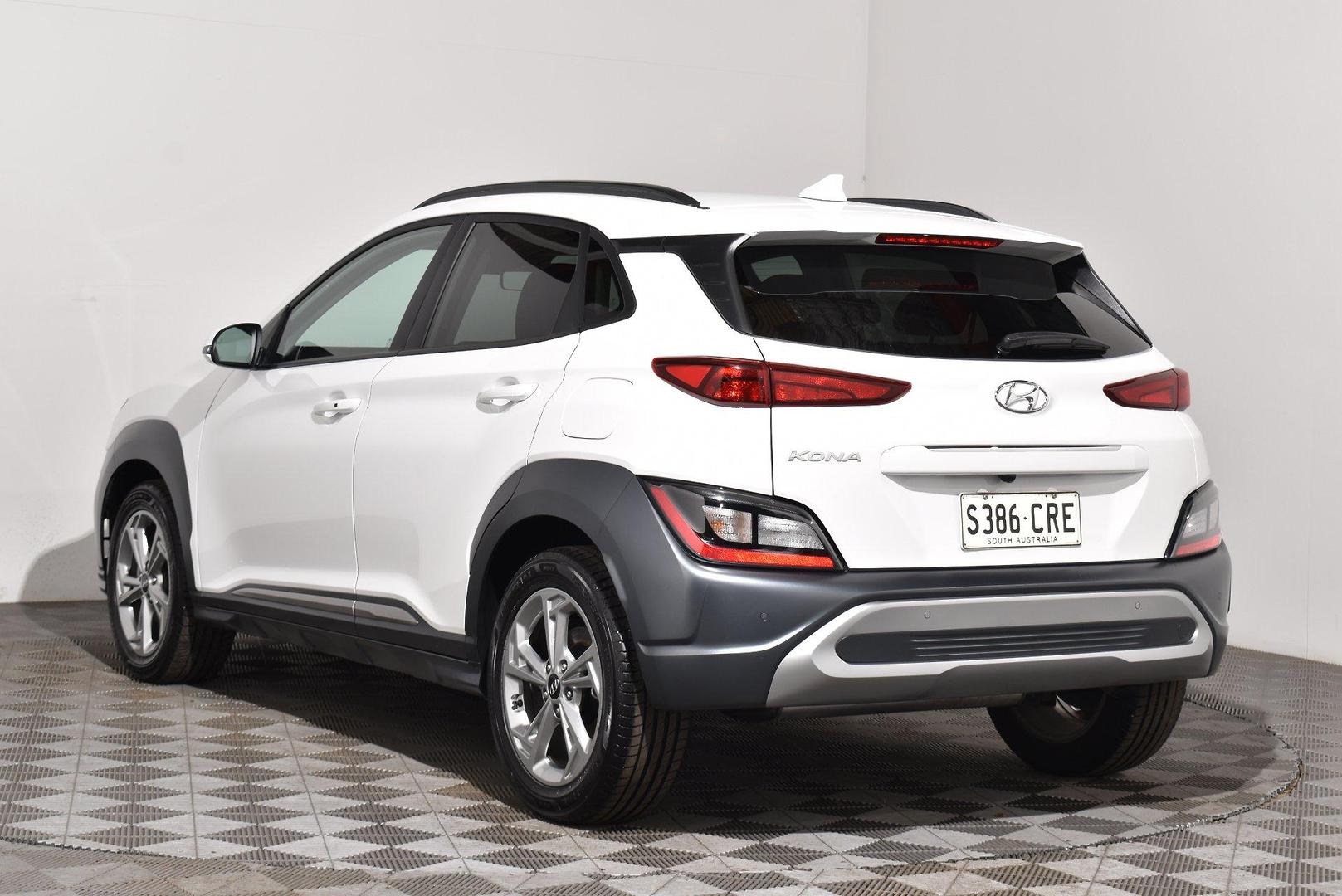 2022 Hyundai Kona Elite — photo 2 of 27