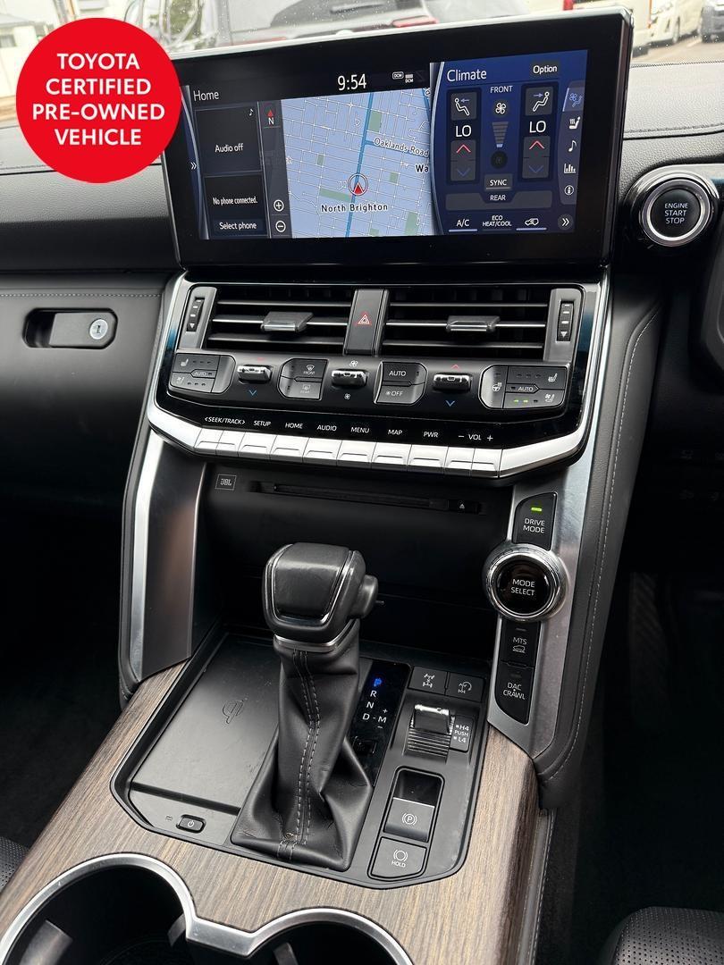 2023 Toyota Landcruiser Sahara — photo 11
