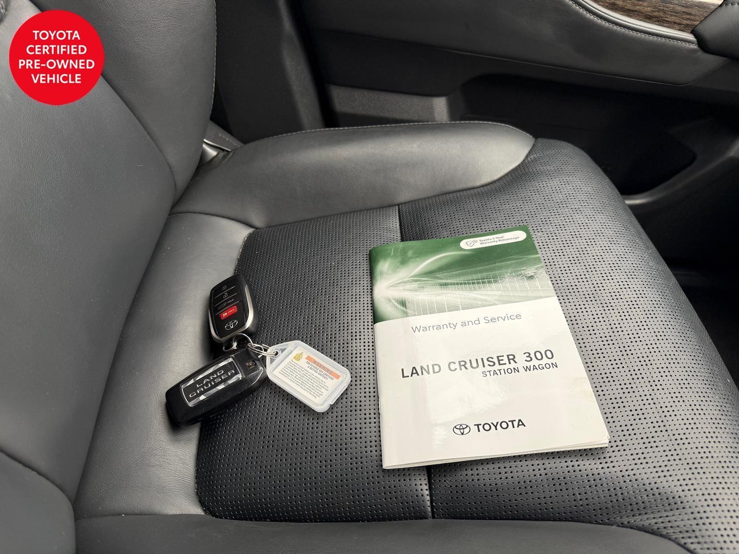 2023 Toyota Landcruiser Sahara — photo 12