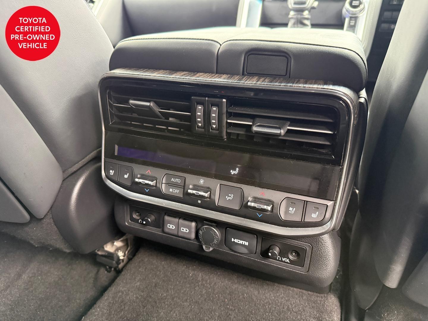 2023 Toyota Landcruiser Sahara — photo 8