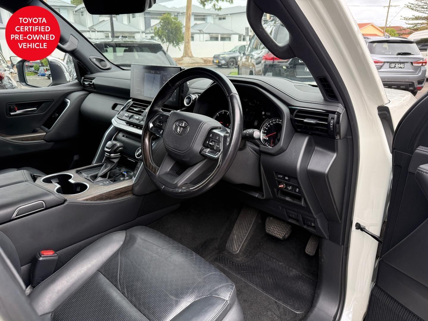2023 Toyota Landcruiser Sahara — photo 9