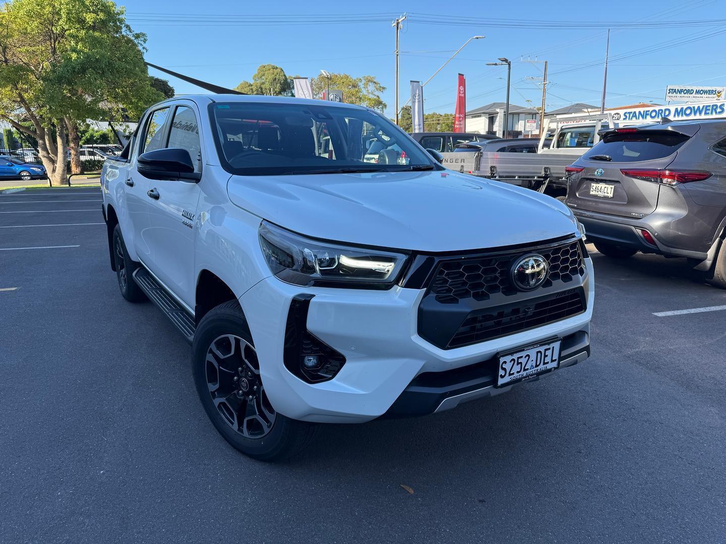 2024 Toyota Hilux SR5 48V — photo 1