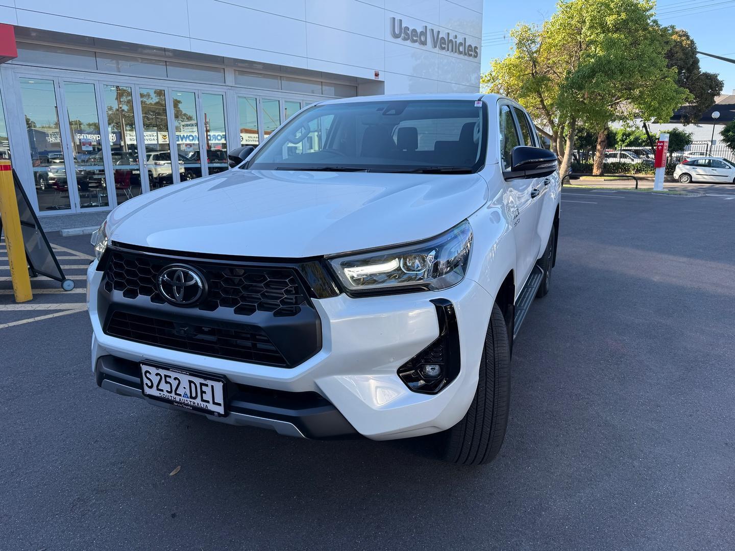 2024 Toyota Hilux SR5 48V — photo 2