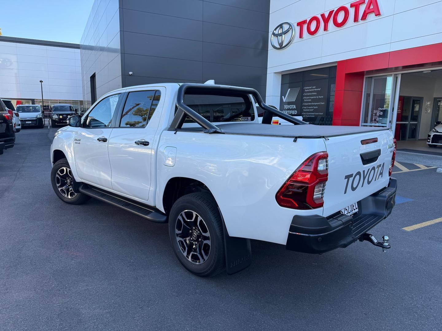 2024 Toyota Hilux SR5 48V — photo 3