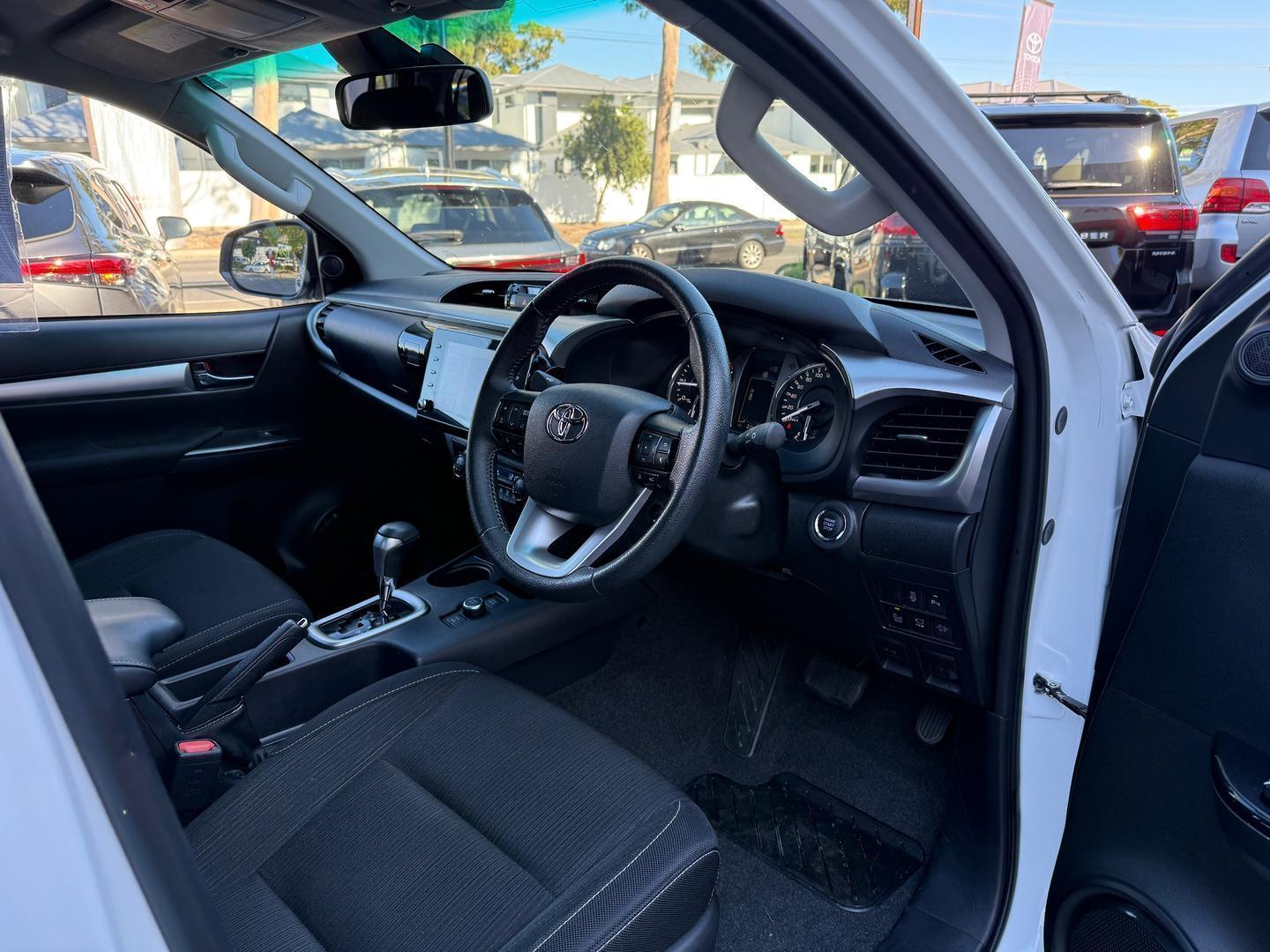 2024 Toyota Hilux SR5 48V — photo 7