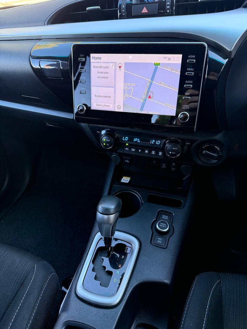 2024 Toyota Hilux SR5 48V — photo 9