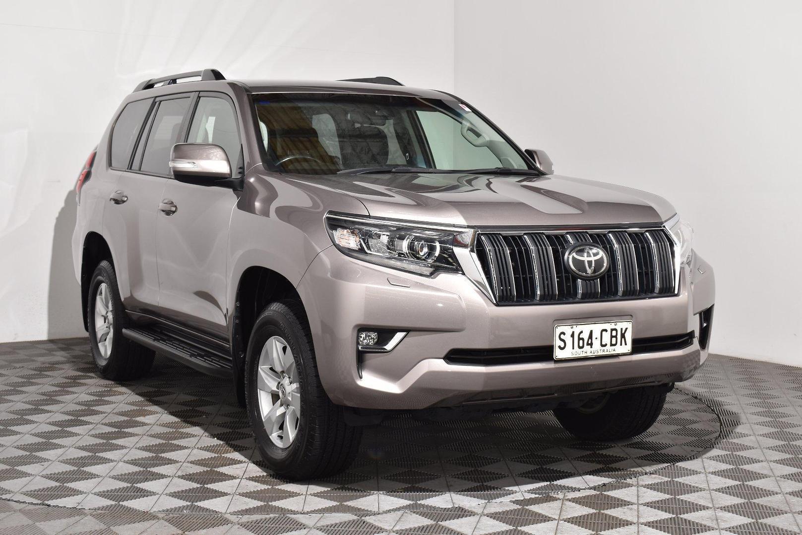 2019 Toyota Landcruiser Prado GXL — photo 1