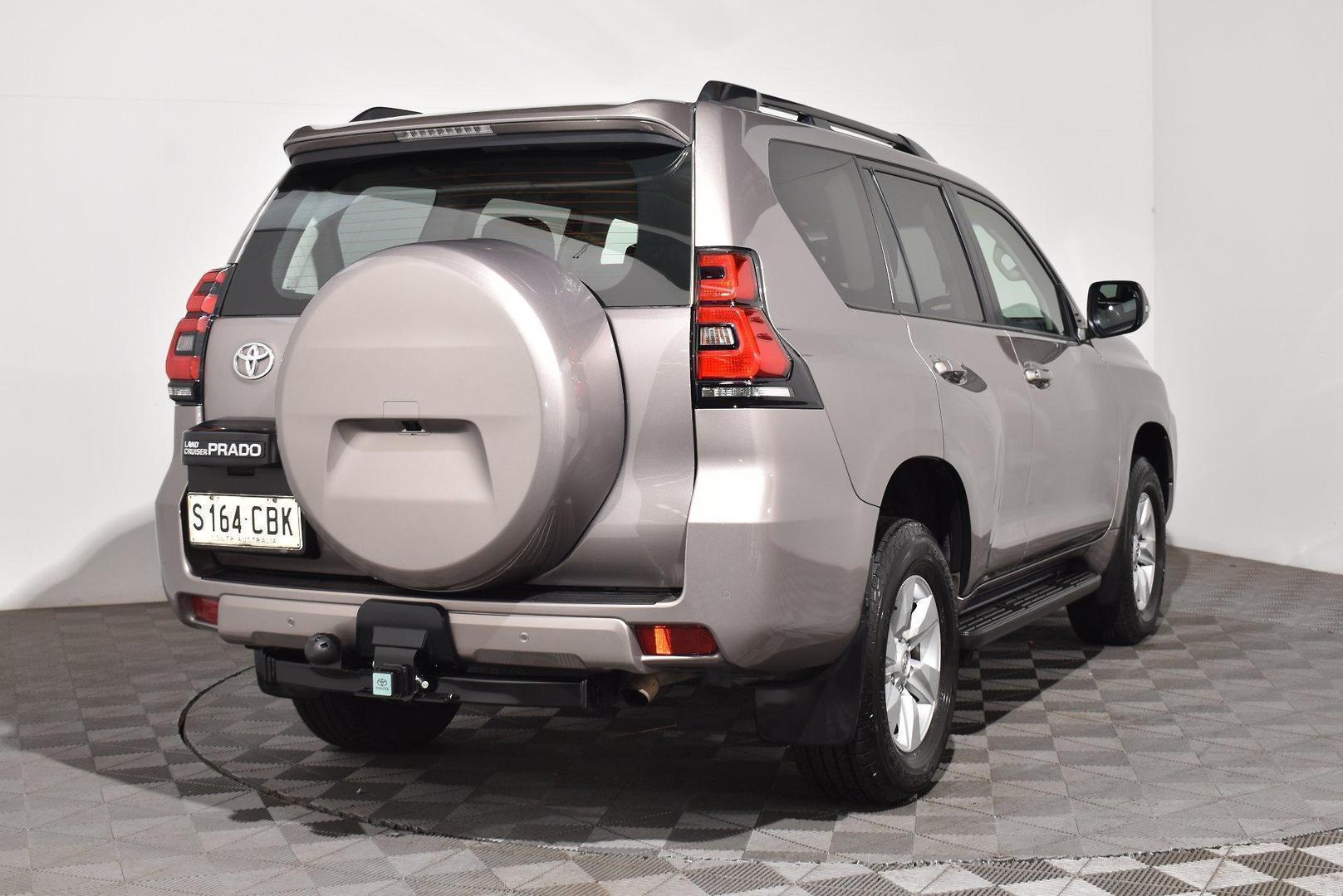 2019 Toyota Landcruiser Prado GXL — photo 13