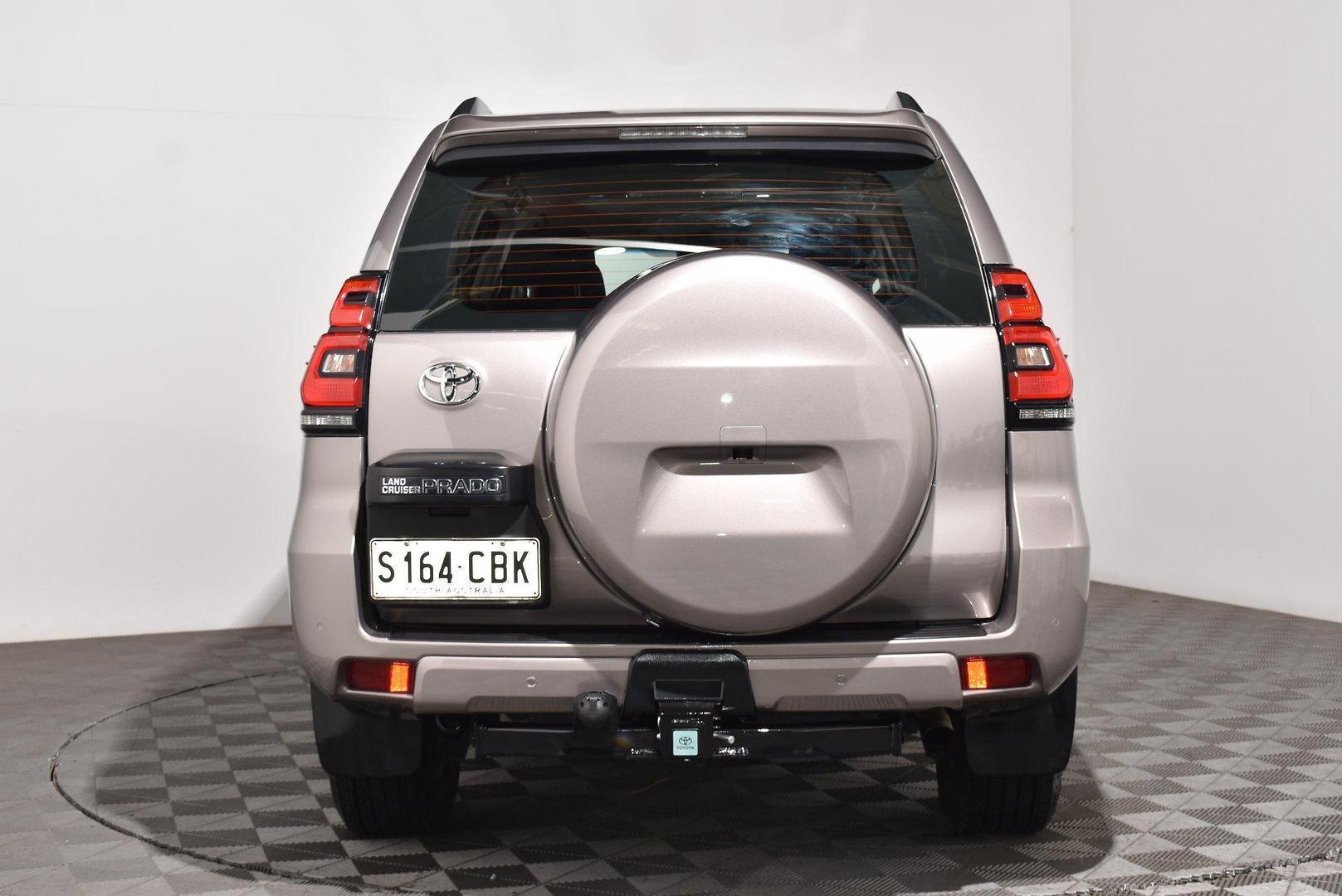 2019 Toyota Landcruiser Prado GXL — photo 4