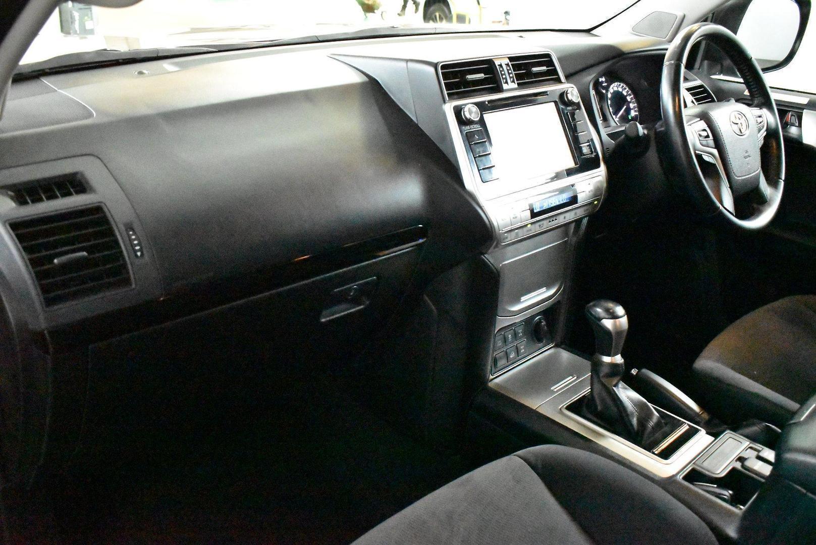 2019 Toyota Landcruiser Prado GXL — photo 6