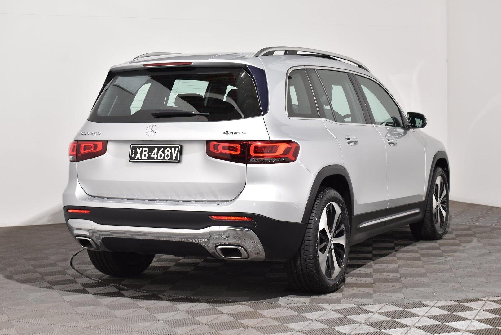 2021 Mercedes-Benz GLB-Class GLB250 — photo 13