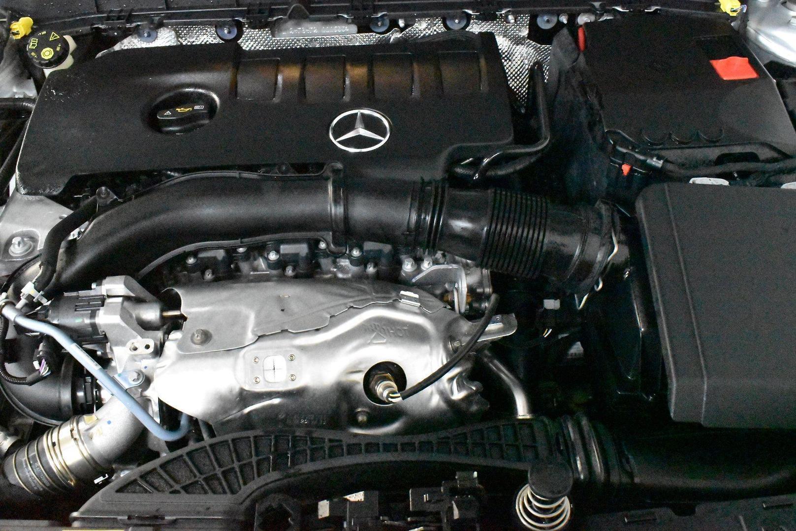 2021 Mercedes-Benz GLB-Class GLB250 — photo 16