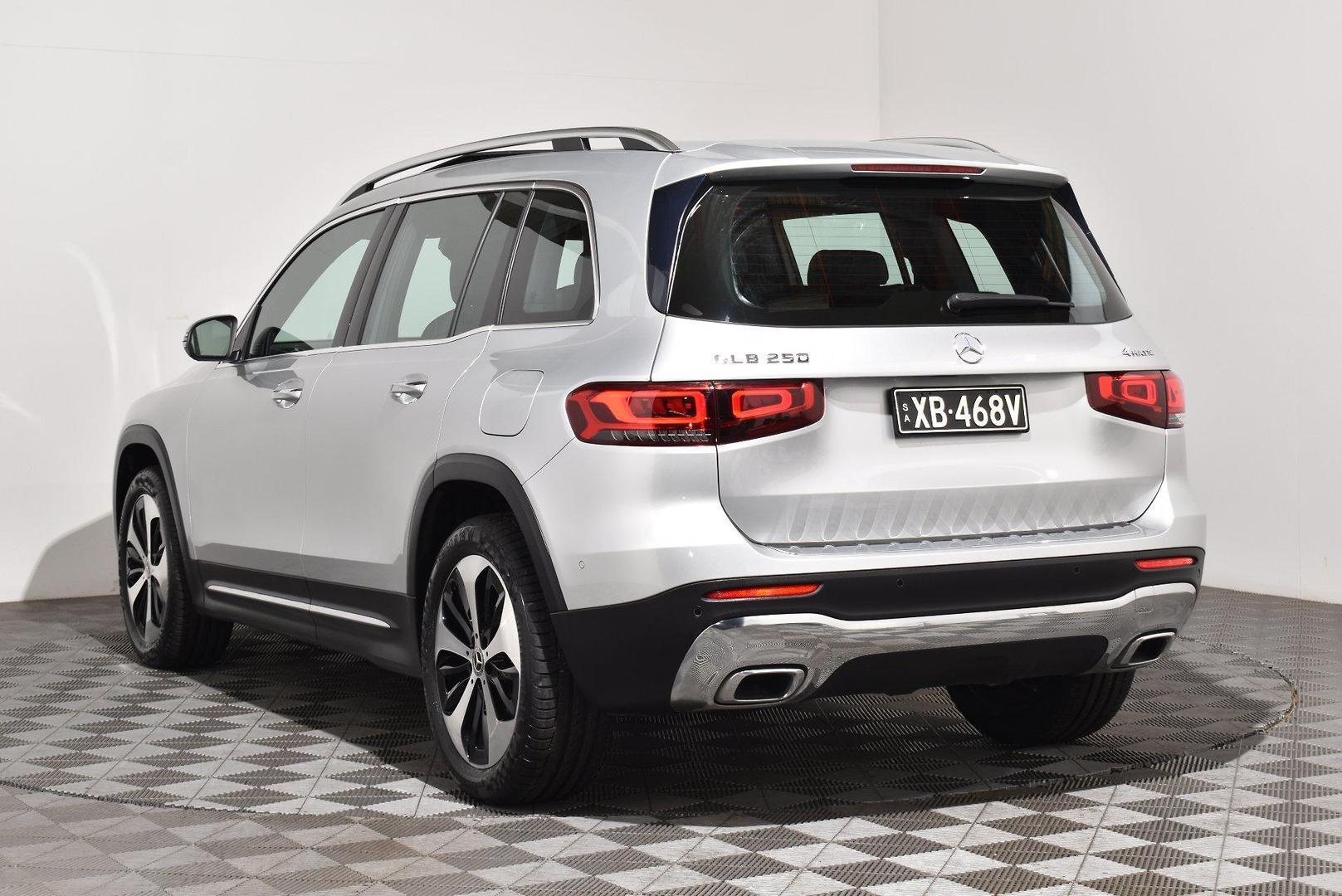 2021 Mercedes-Benz GLB-Class GLB250 — photo 2