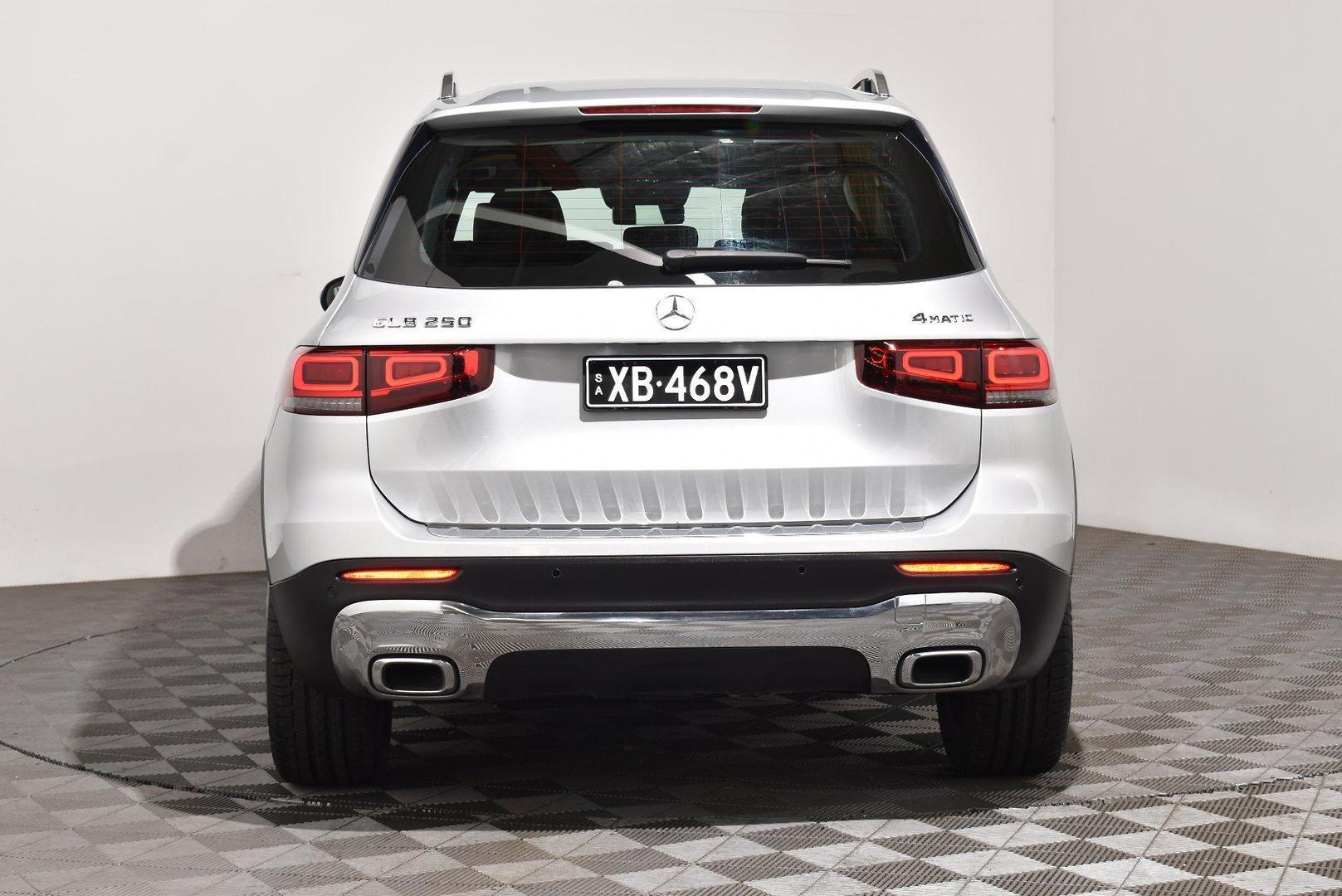 2021 Mercedes-Benz GLB-Class GLB250 — photo 4