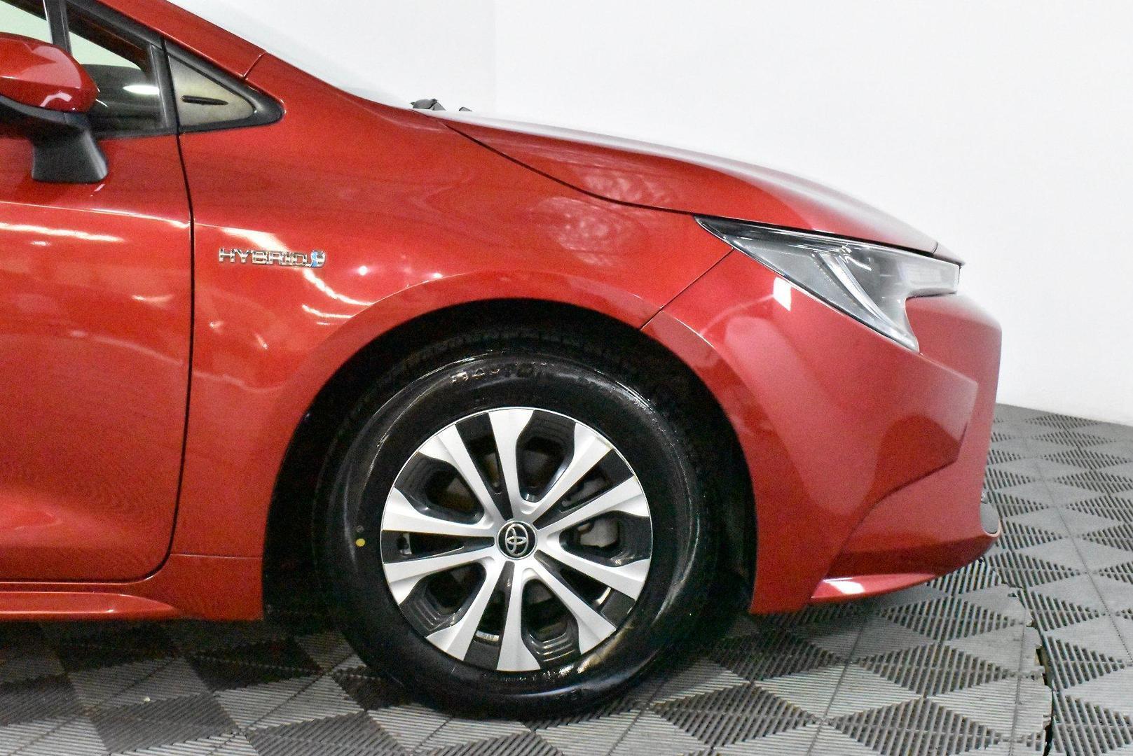 2021 Toyota Corolla SX Hybrid — photo 17