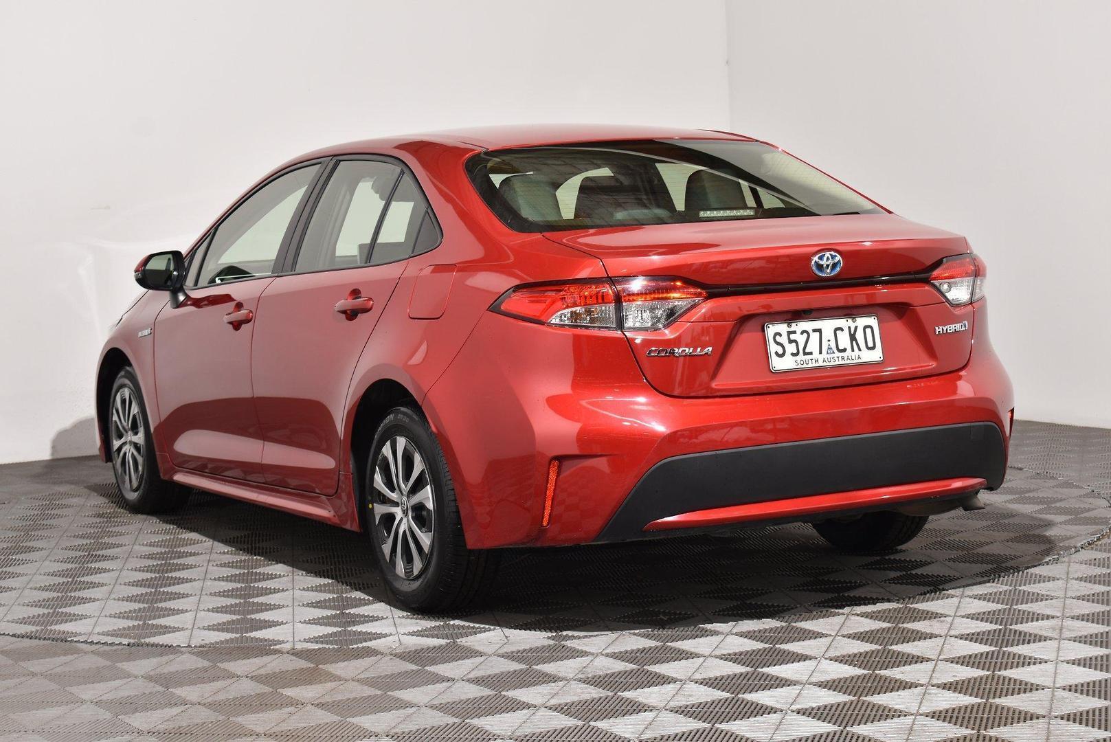 2021 Toyota Corolla SX Hybrid — photo 2