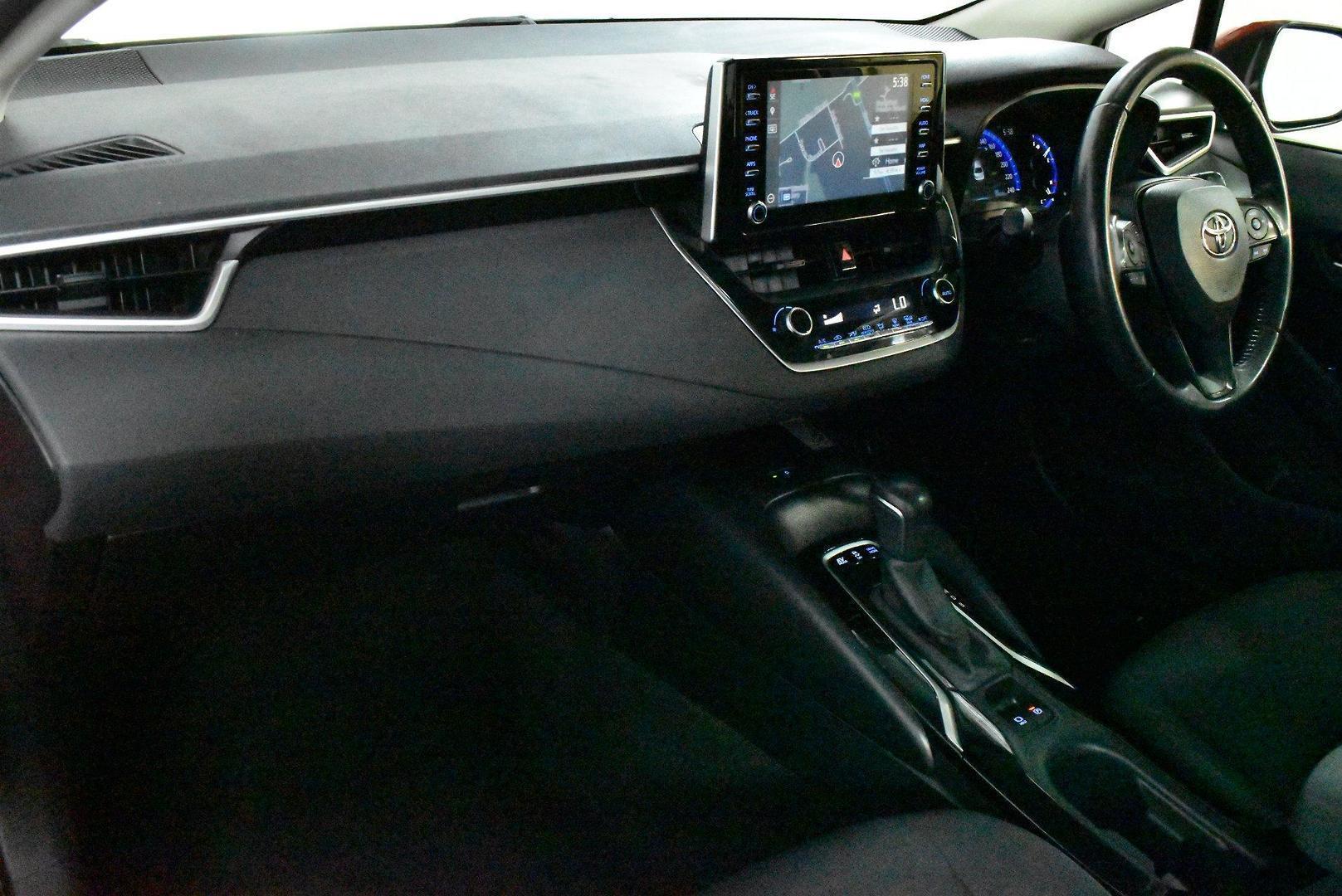 2021 Toyota Corolla SX Hybrid — photo 6