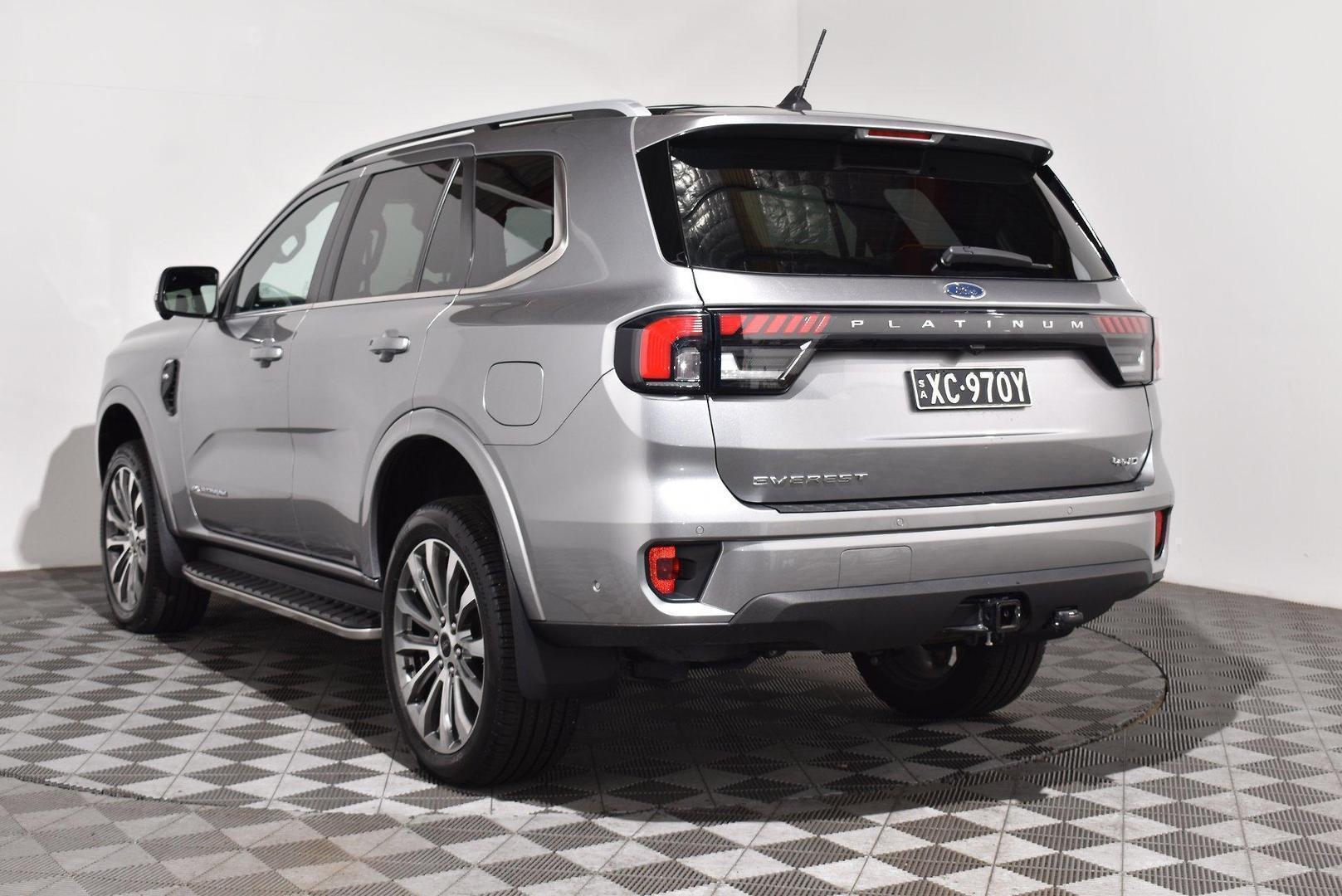 2023 Ford Everest Platinum — photo 2