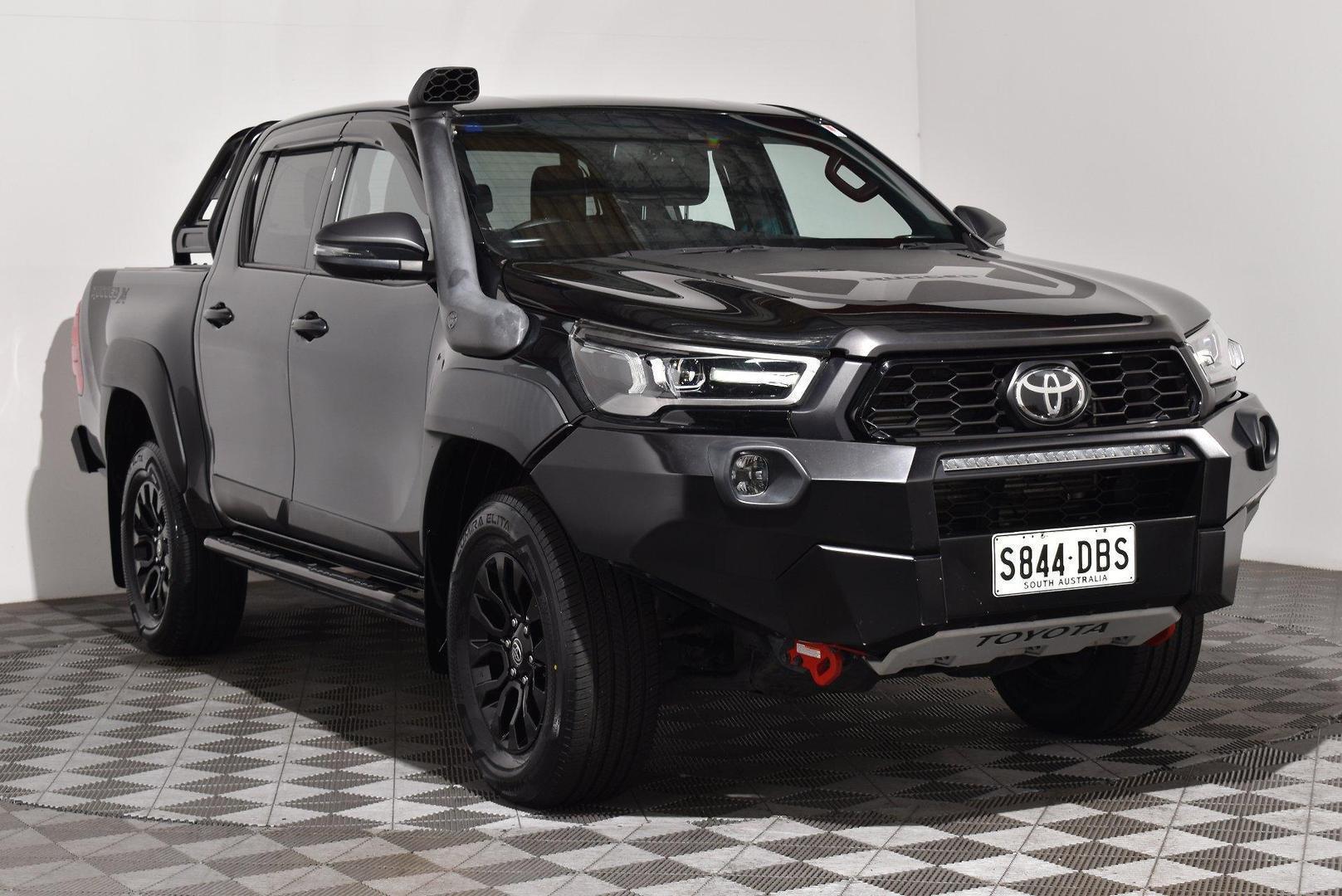 2022 Toyota Hilux Rugged X — photo 1