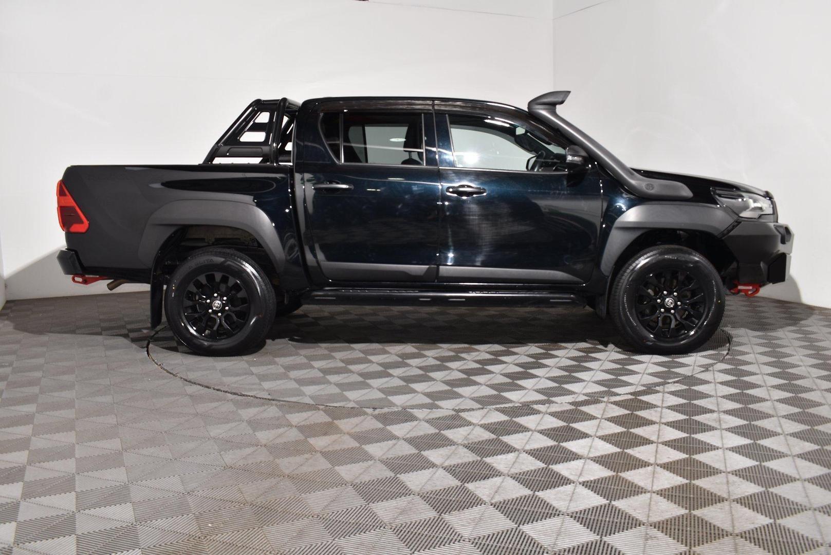 2022 Toyota Hilux Rugged X — photo 10