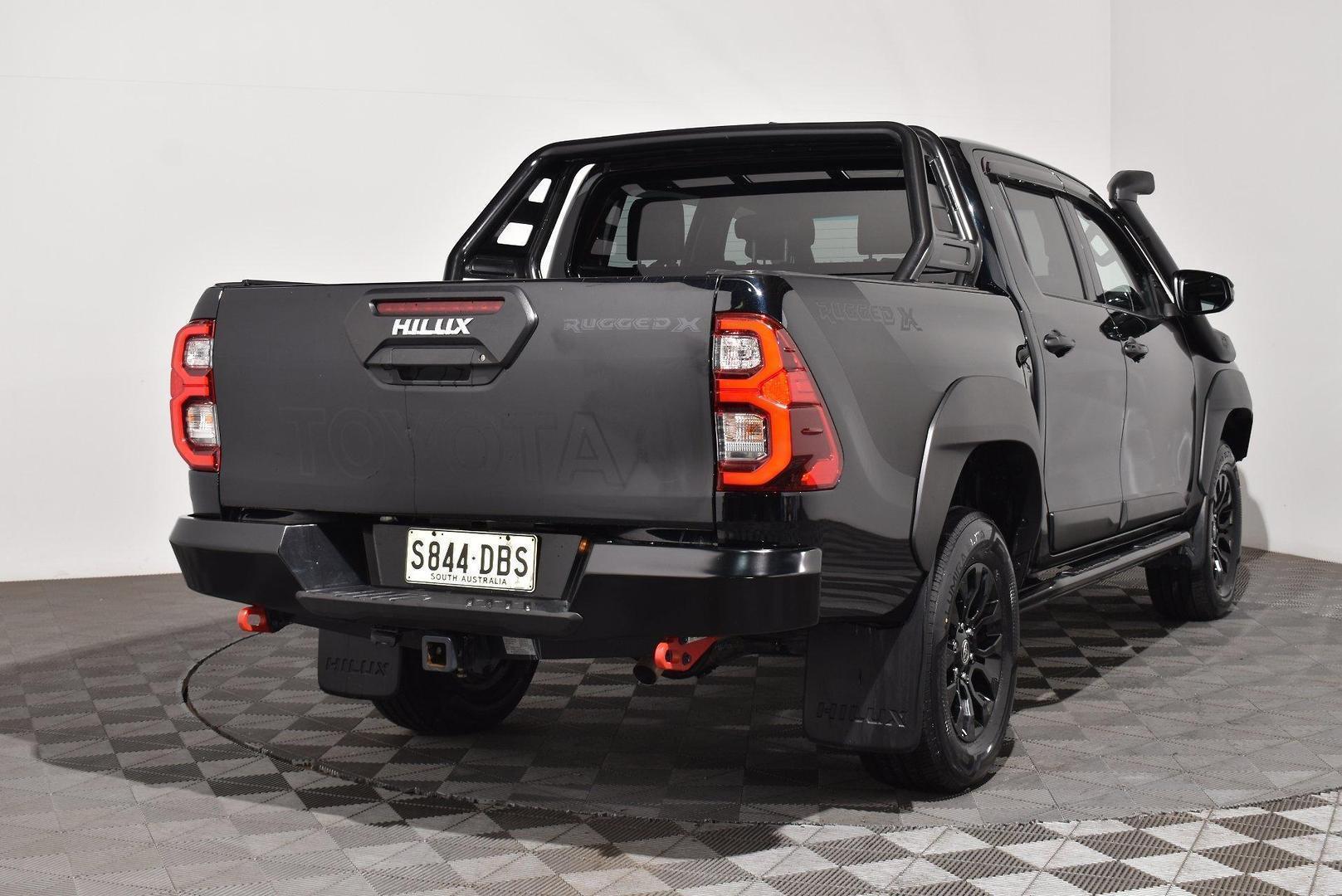 2022 Toyota Hilux Rugged X — photo 14