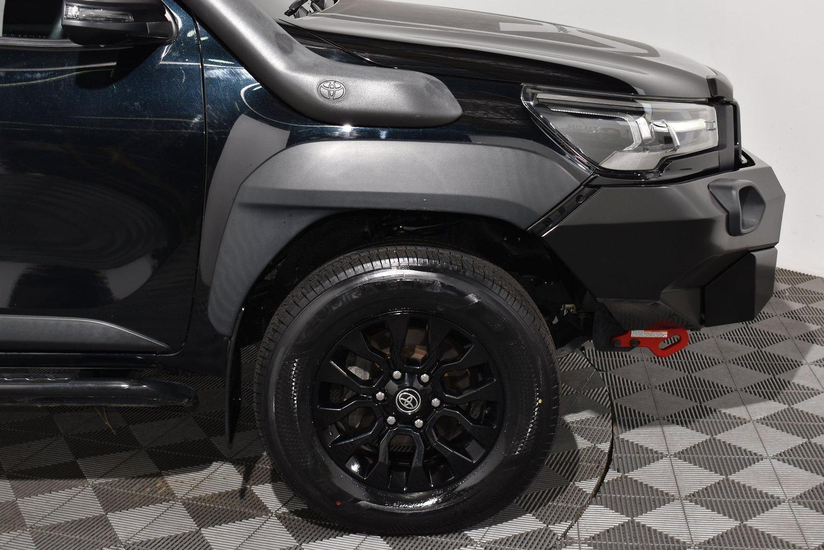 2022 Toyota Hilux Rugged X — photo 17