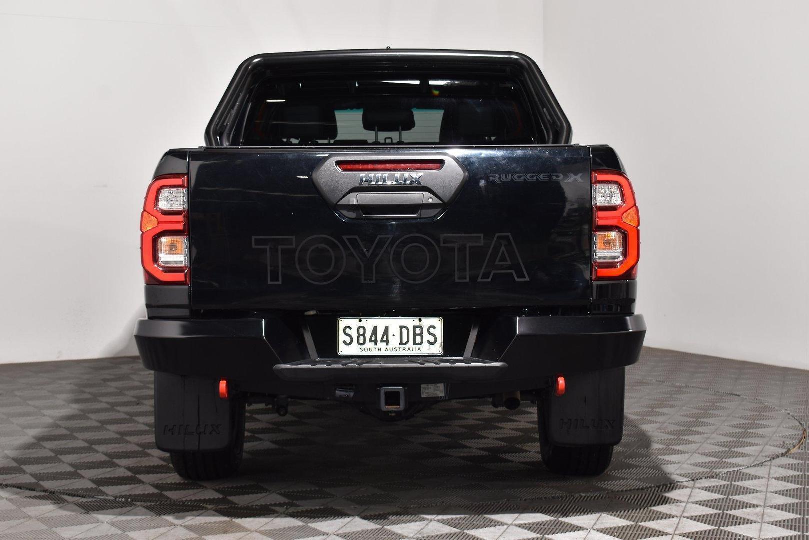 2022 Toyota Hilux Rugged X — photo 4