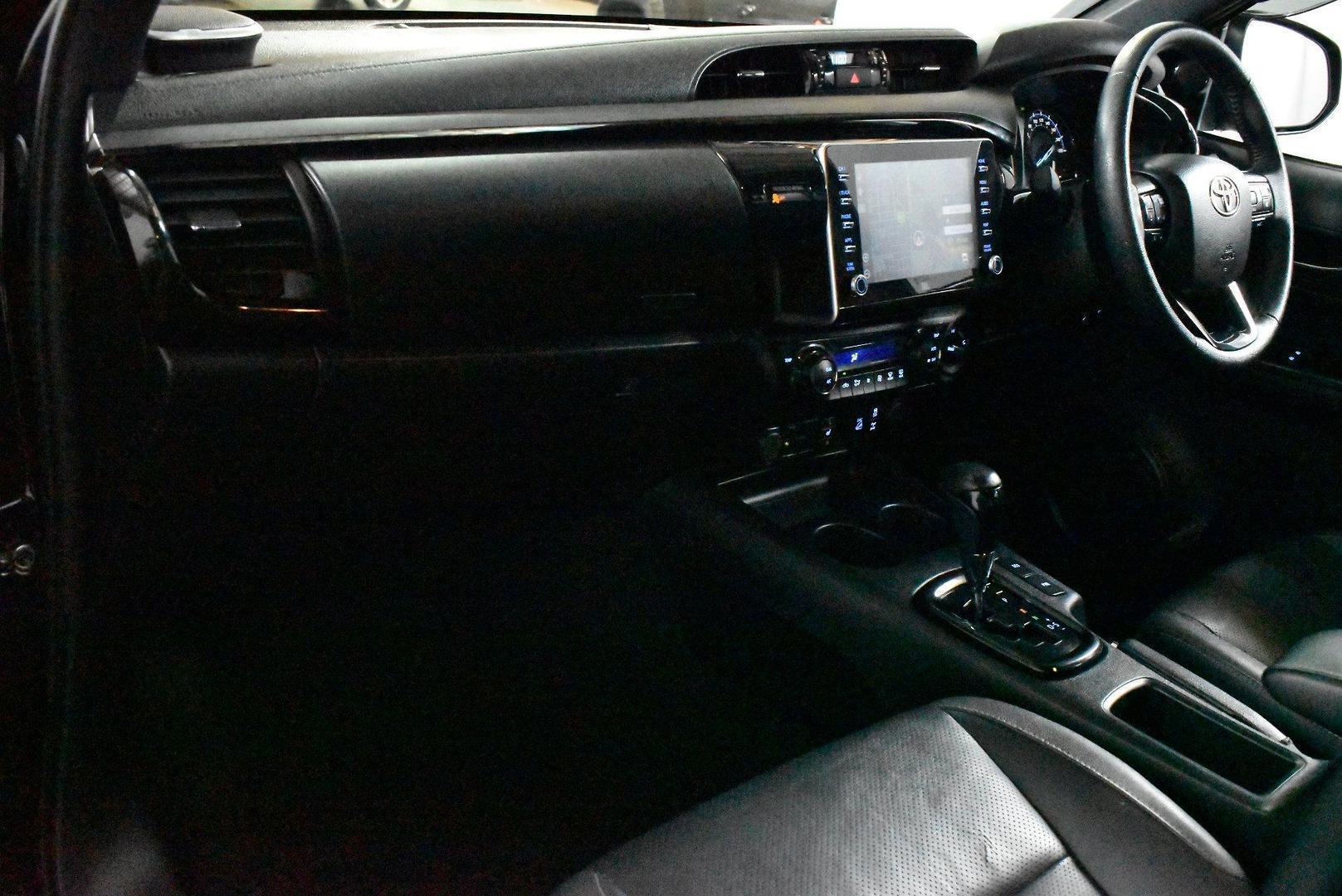 2022 Toyota Hilux Rugged X — photo 6