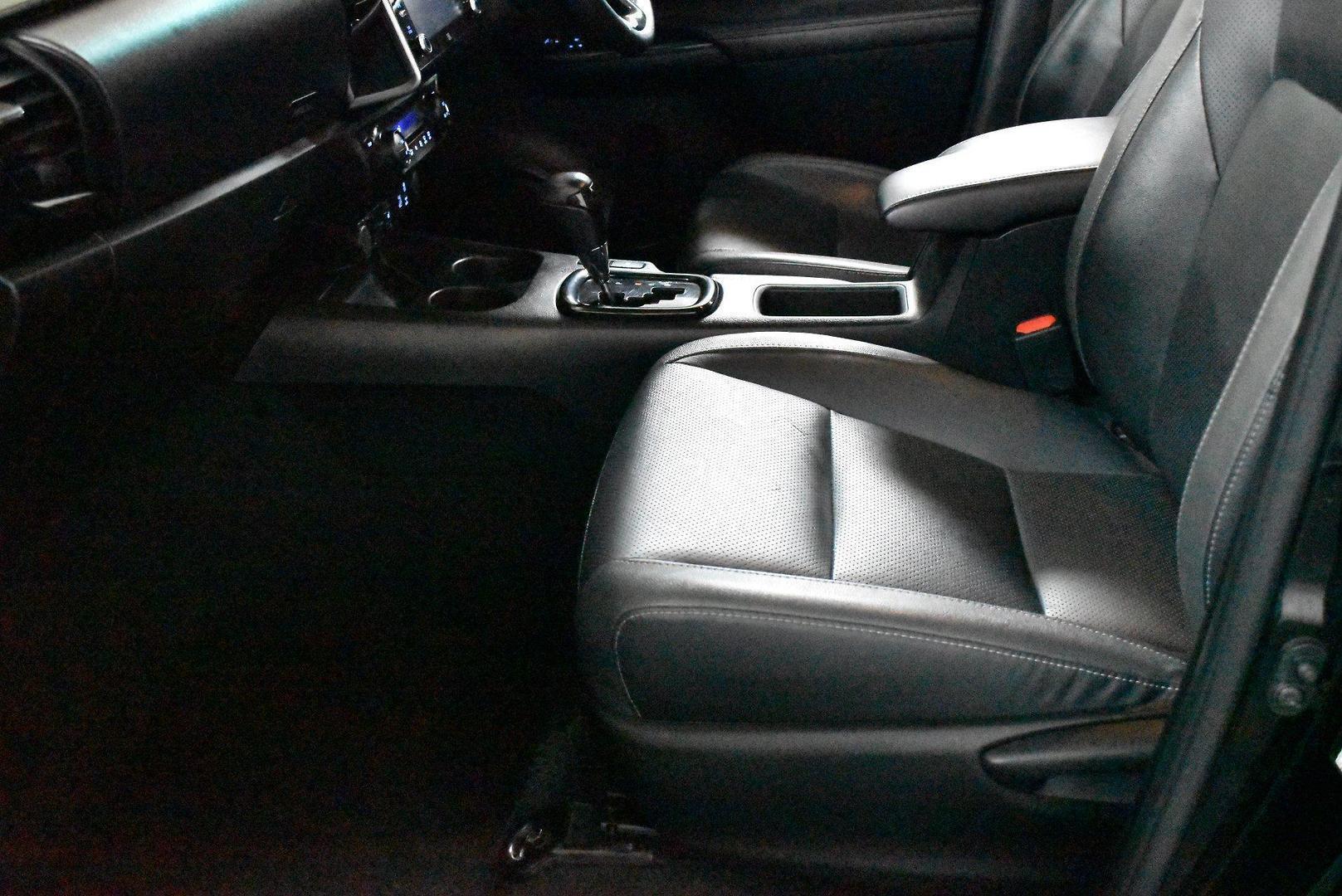 2022 Toyota Hilux Rugged X — photo 7