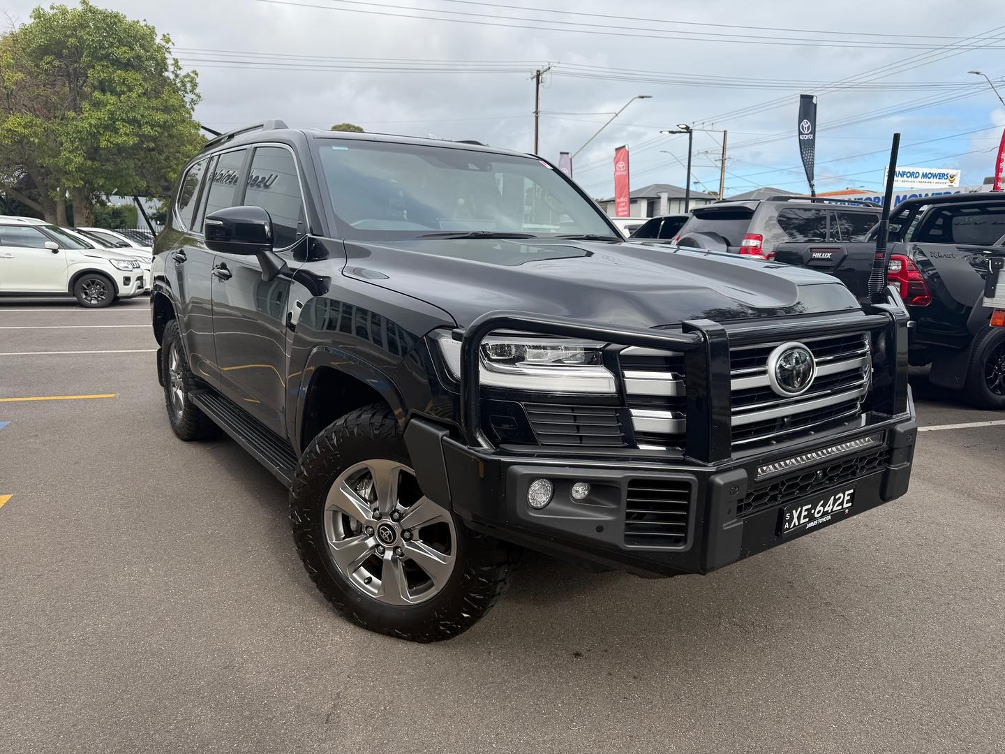 2024 Toyota Landcruiser VX — photo 1