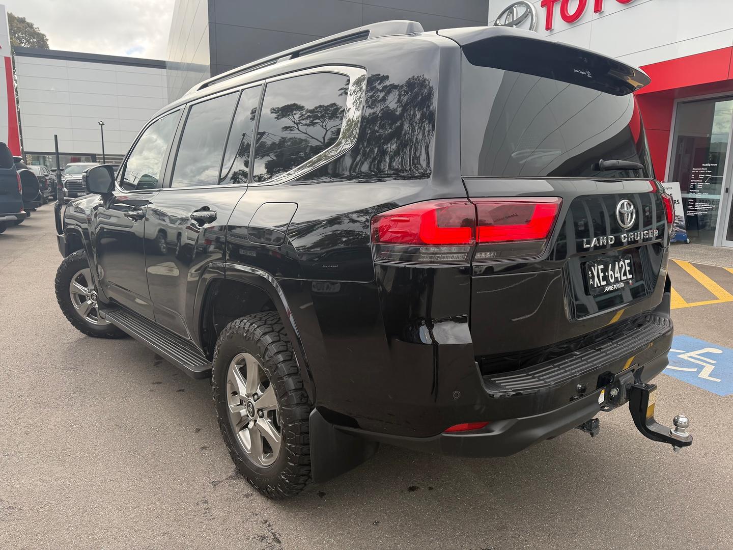 2024 Toyota Landcruiser VX — photo 4