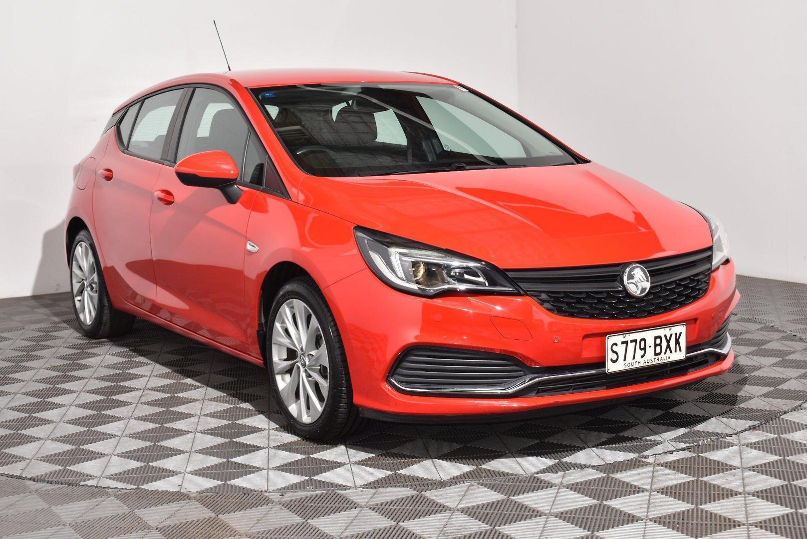 2018 Holden Astra R — photo 1