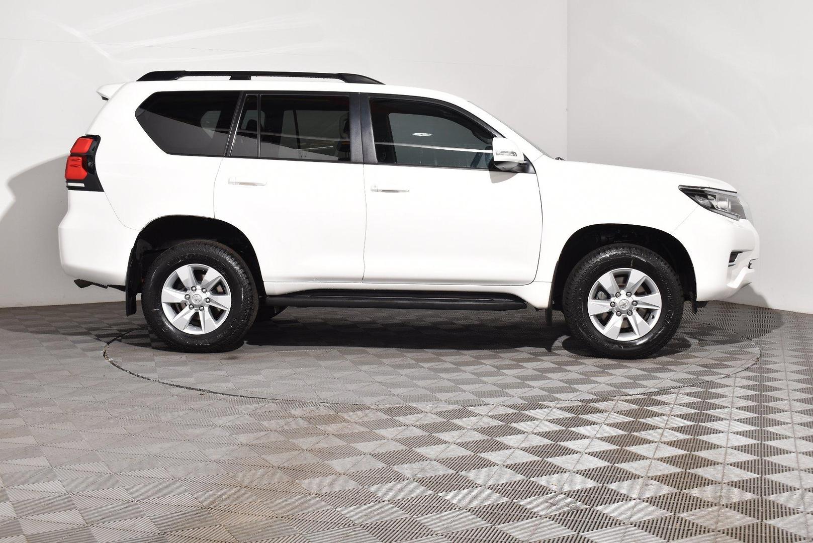 2019 Toyota Landcruiser Prado GXL — photo 10