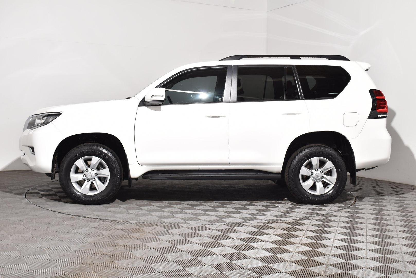 2019 Toyota Landcruiser Prado GXL — photo 11