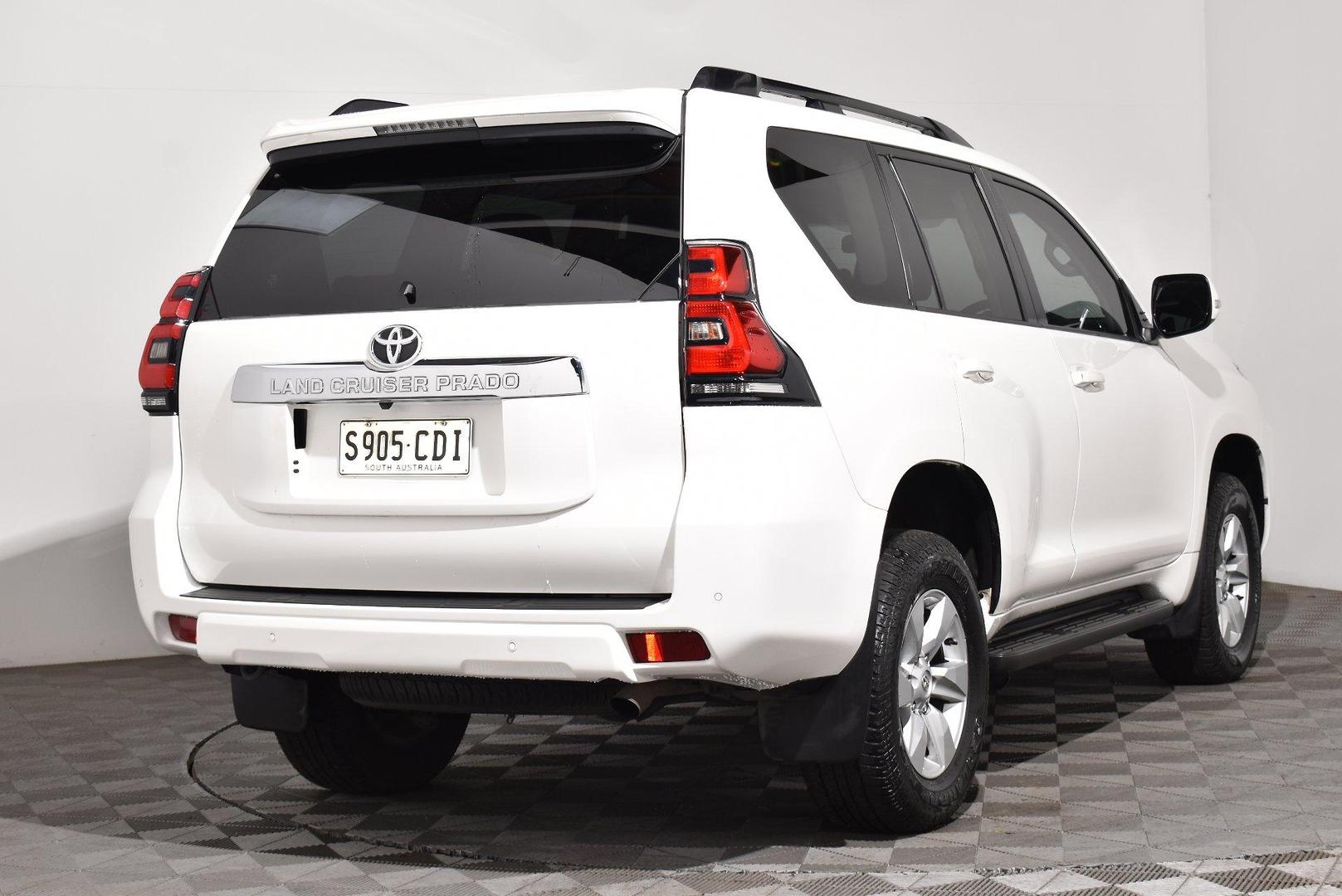 2019 Toyota Landcruiser Prado GXL — photo 14