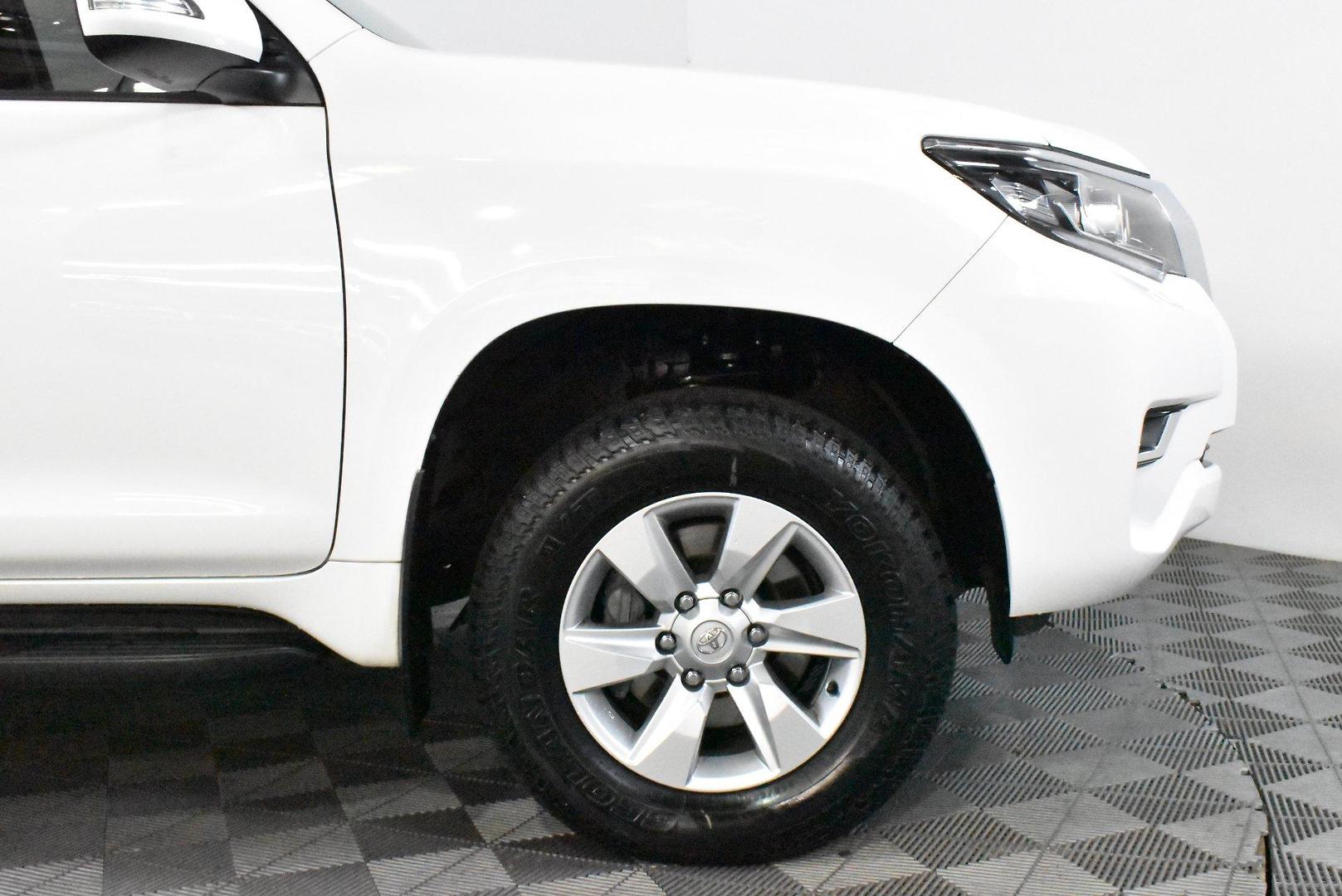 2019 Toyota Landcruiser Prado GXL — photo 18