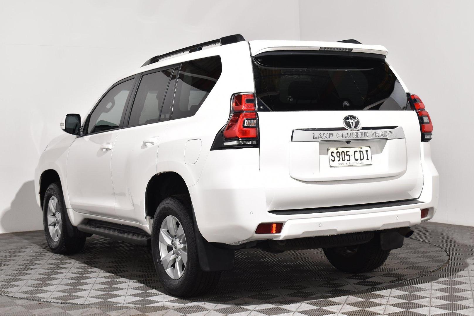 2019 Toyota Landcruiser Prado GXL — photo 2