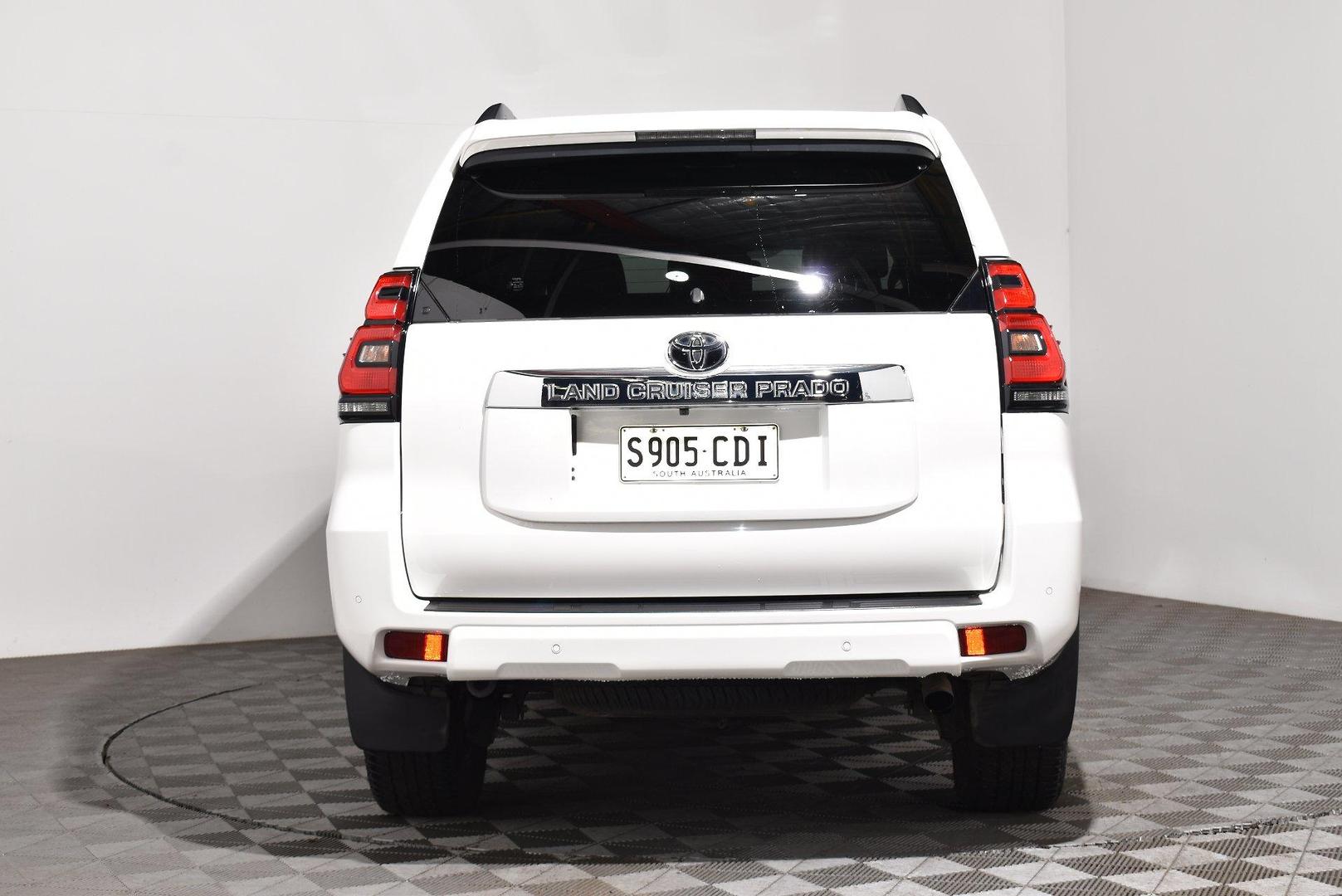 2019 Toyota Landcruiser Prado GXL — photo 4