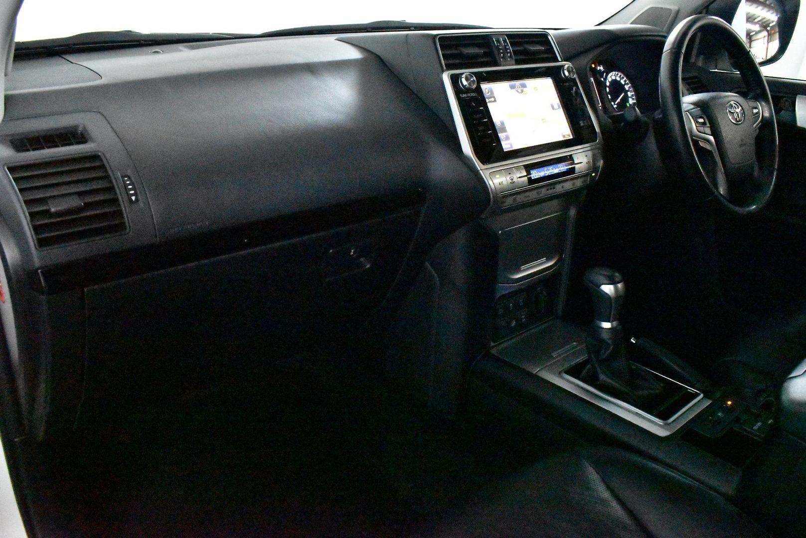 2019 Toyota Landcruiser Prado GXL — photo 6