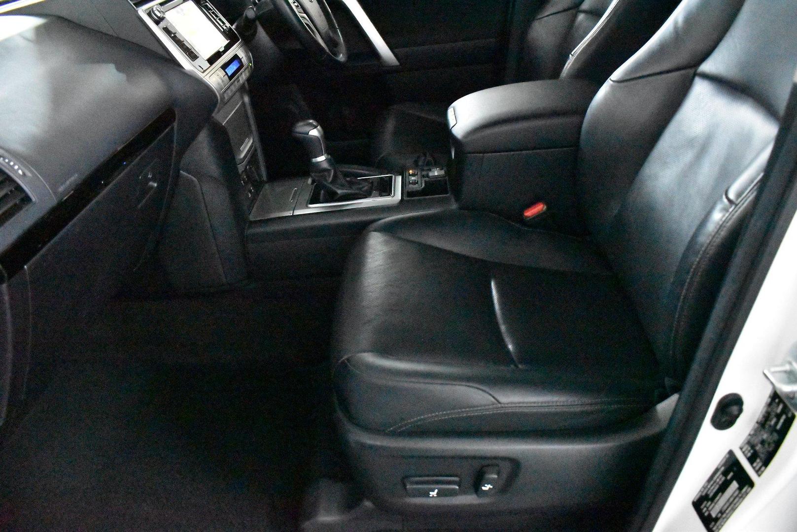 2019 Toyota Landcruiser Prado GXL — photo 7