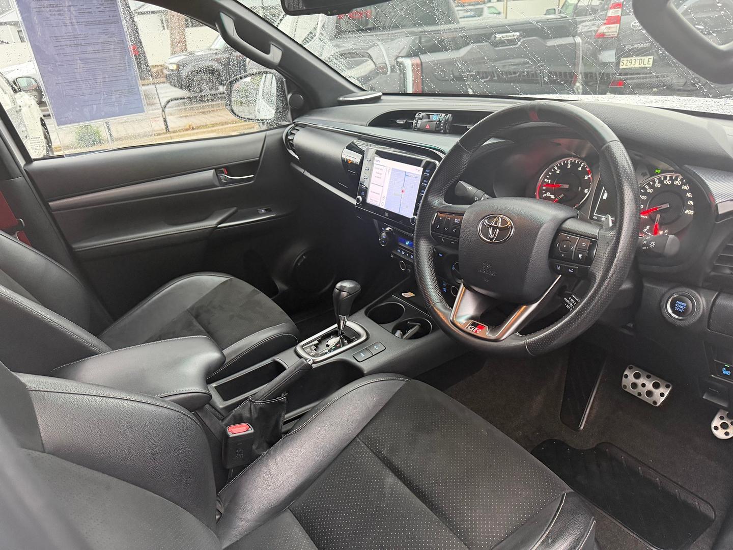 2024 Toyota Hilux GR Sport — photo 10