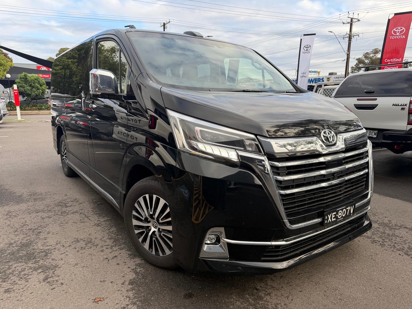 2024 Toyota Granvia VX — photo 1