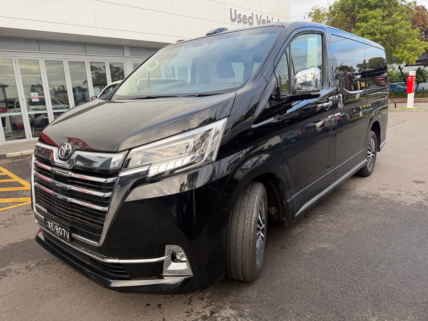 2024 Toyota Granvia VX — photo 3