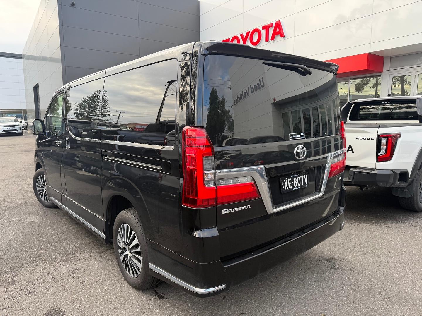 2024 Toyota Granvia VX — photo 5