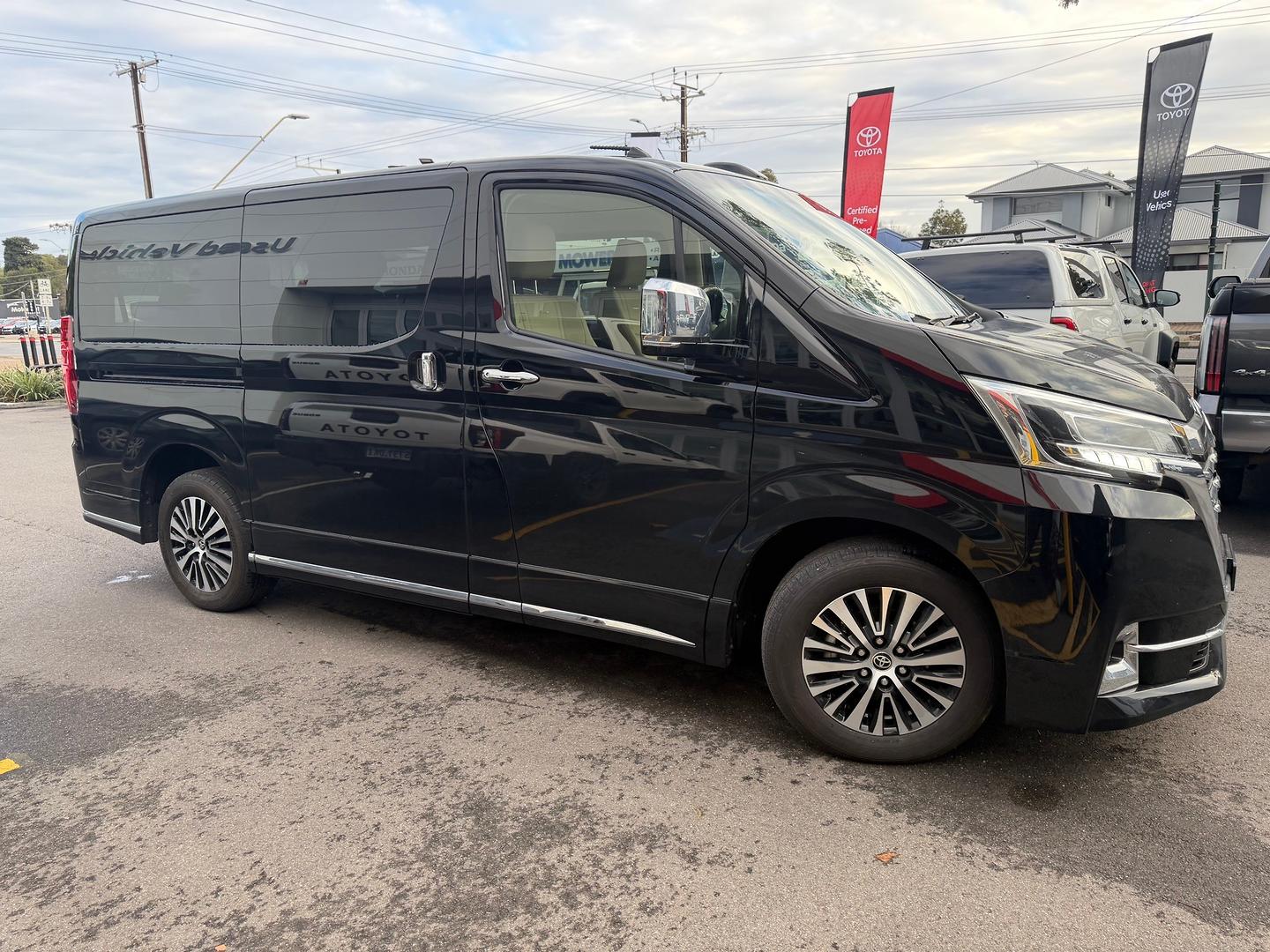 2024 Toyota Granvia VX — photo 8
